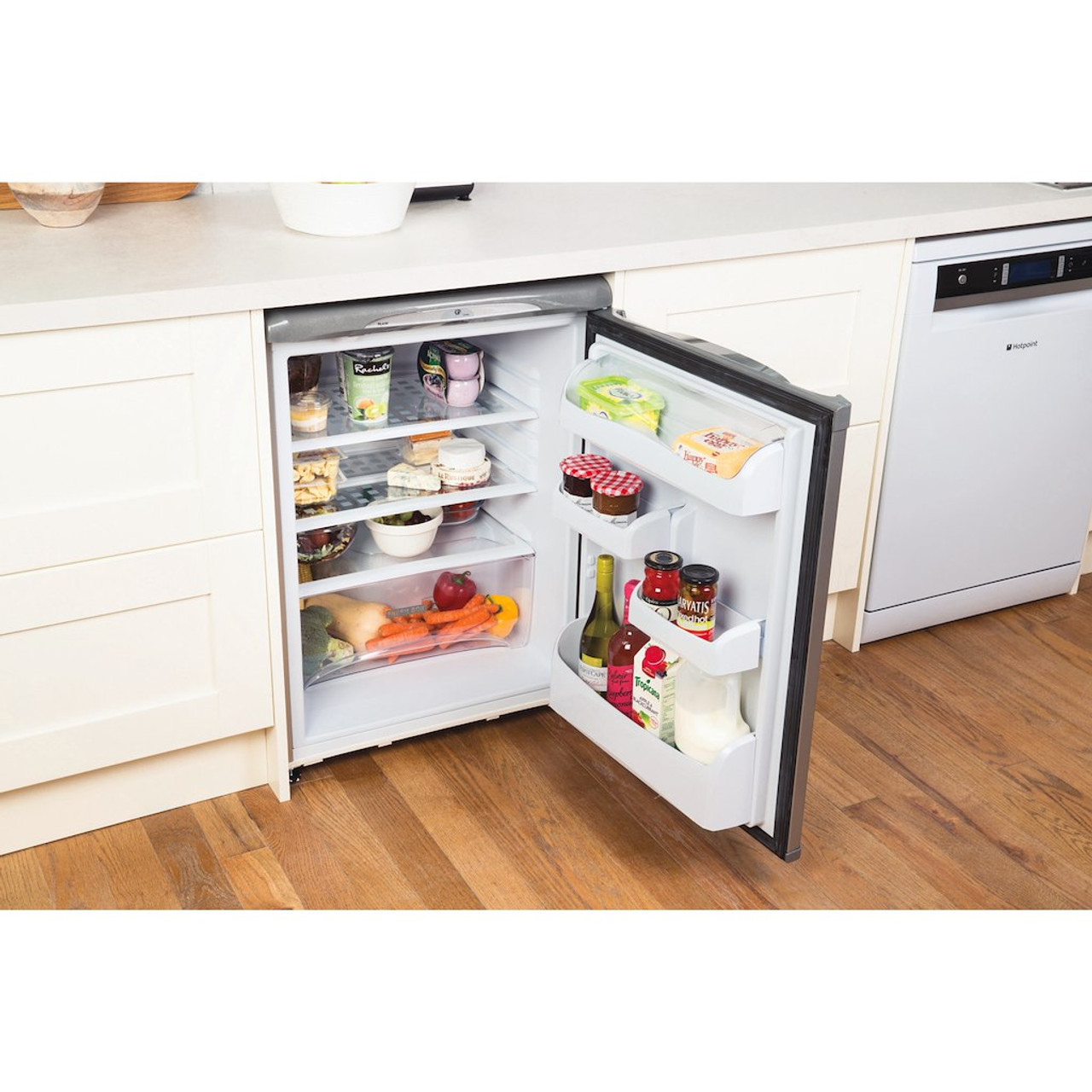 under-worktop-fridge-rental-04